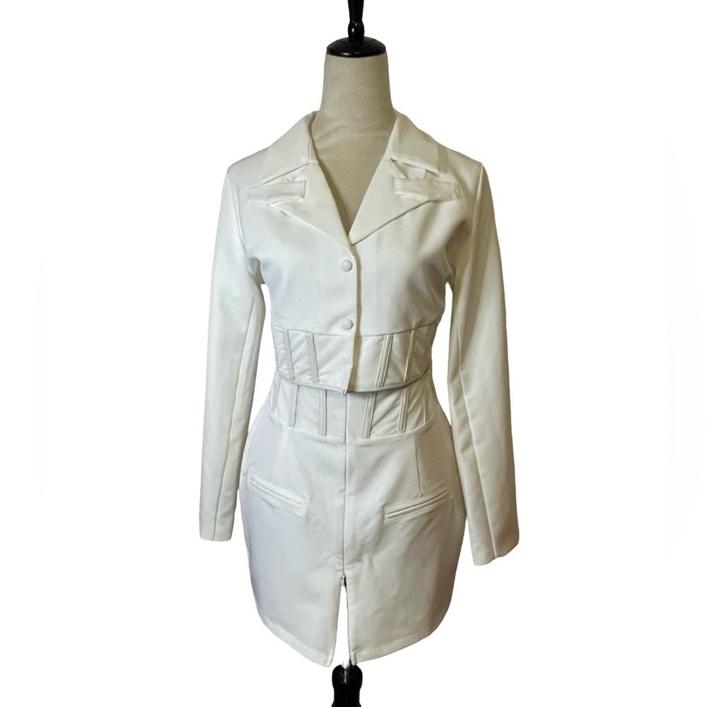 Maniere De Voir White Structured Skirt Set